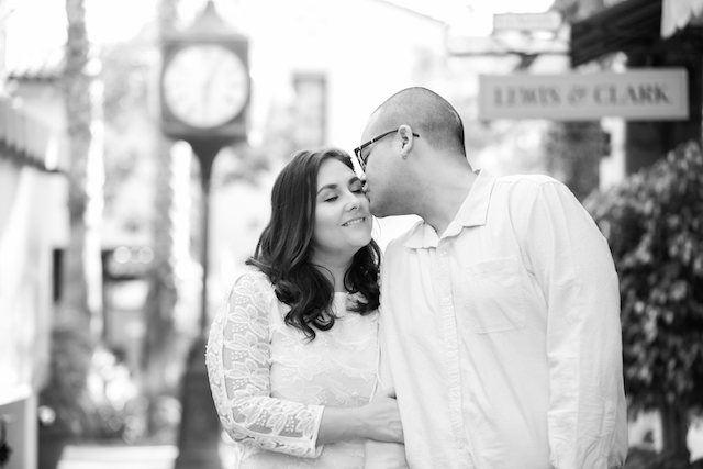Santa-Barbara-La-Arcada-Engagement-Photos