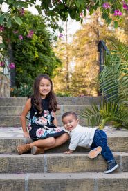 Siblings photos at the Santa Barbara Courthouse.