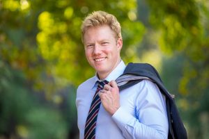 Headshot photo of a man for his LinkedIn profile photo.