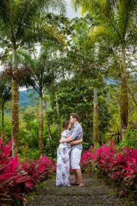 Romantic couples photos in nature in the rain in La Fortuna, Costa Rica.